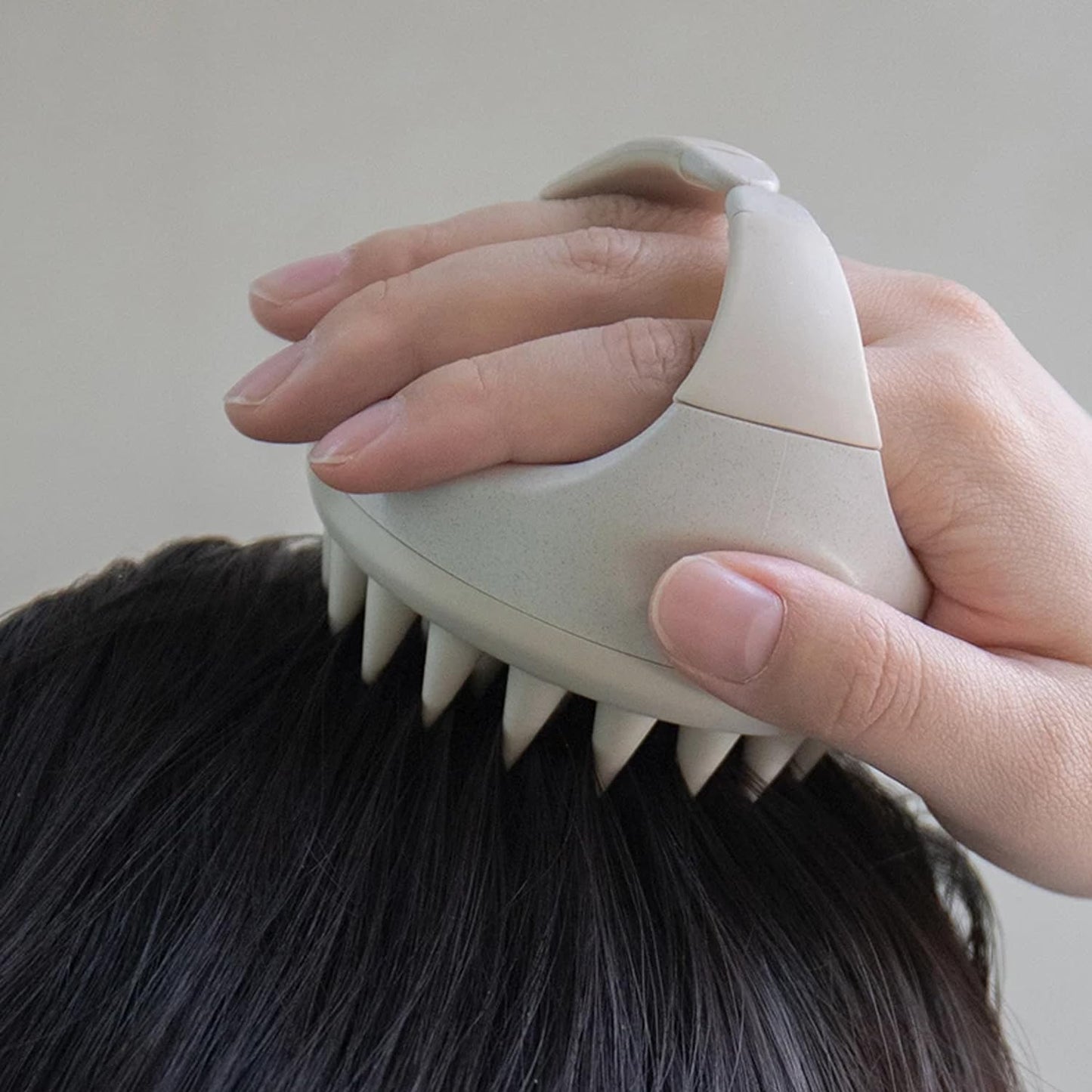 Scalp Massager Shampoo Brush, Scalp Scrubber with Soft Silicone Bristles, Scalp Exfoliator Brush for Wet and Dry Hair (Creamy White)